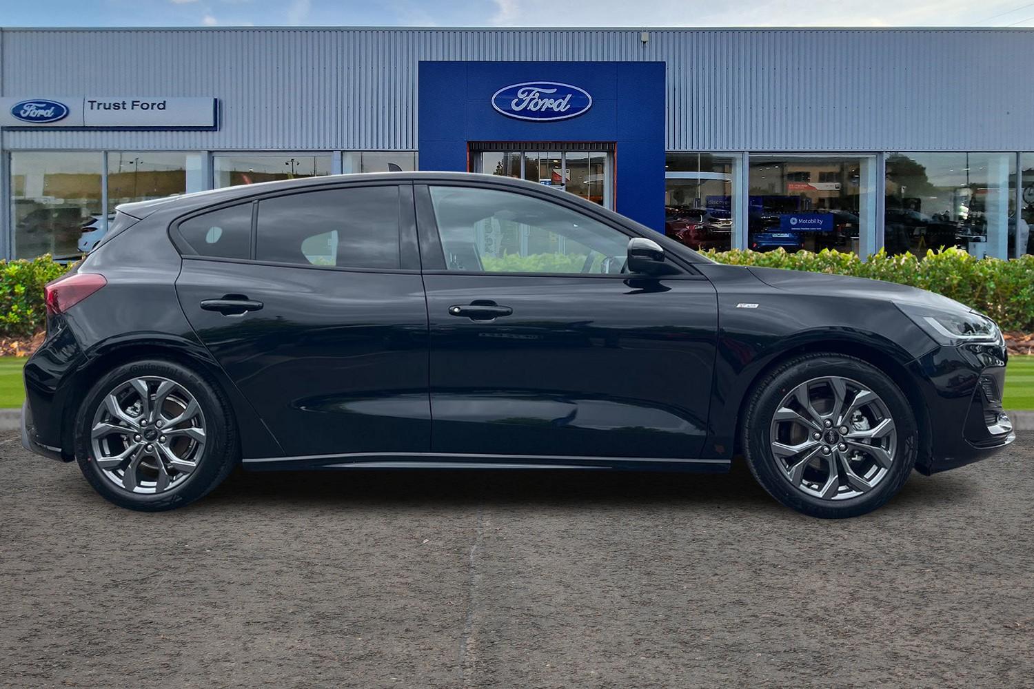 Ford FOCUS Photo 2