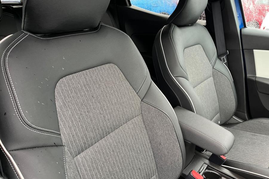 Renault Clio Photo autoimg-e2d91e88f08ba89051db4d891d2dd18251df9592.jpg