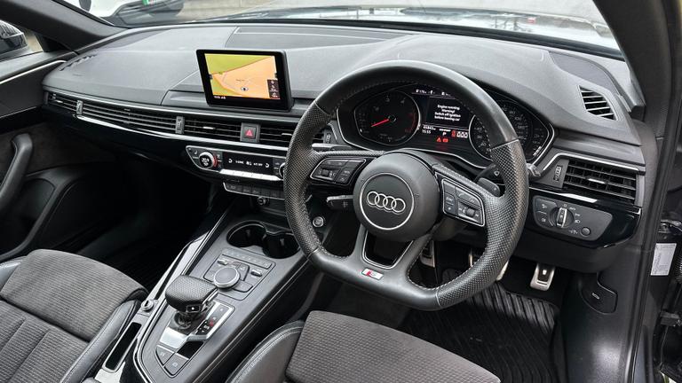 Used Audi A4 Avant AO69DVF 17