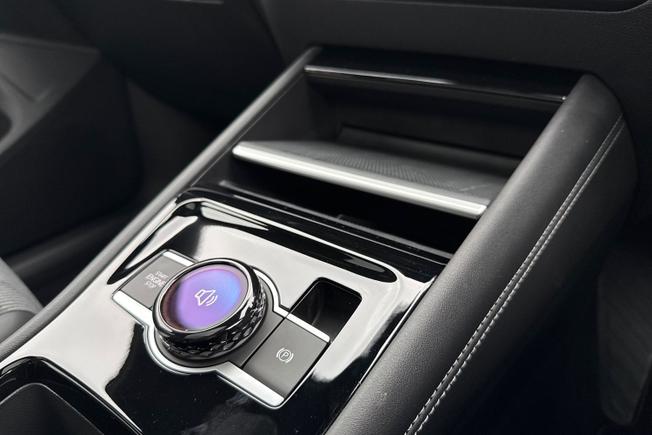 VOLKSWAGEN Tiguan Photo 25