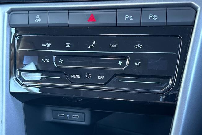 VOLKSWAGEN T-Roc Photo 22