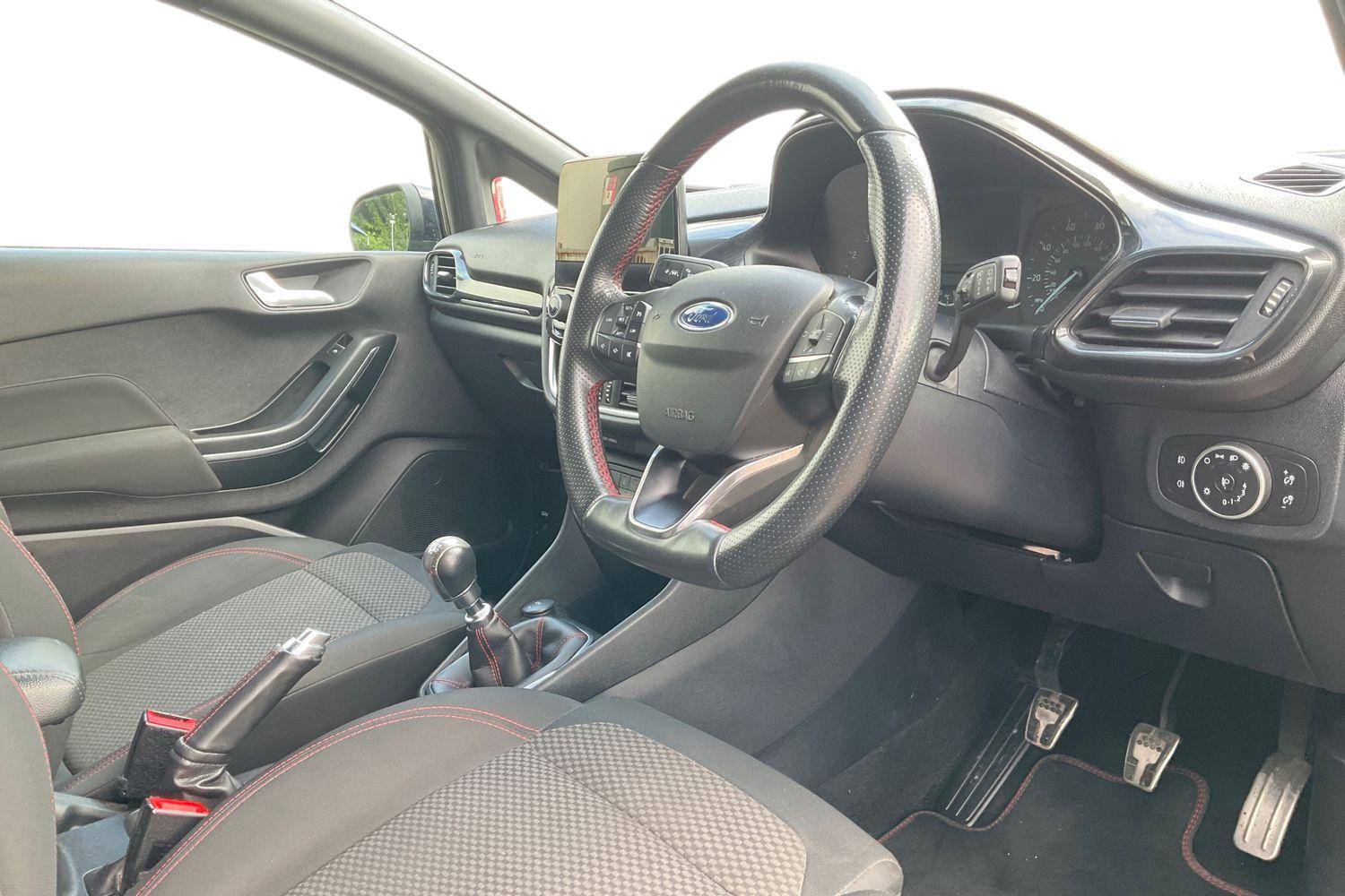 Ford FIESTA Photo 8