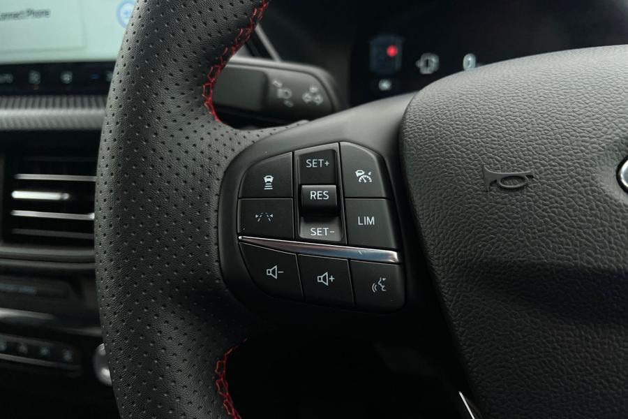 Ford KUGA Photo autoimg-e2f98baed6f2b8bd633d2f26fcefdc6ac3f31bb8.jpg