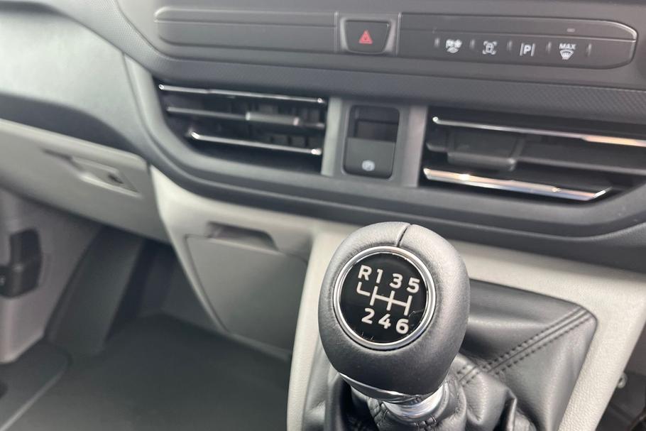 Used Ford TRANSIT CUSTOM KMZ9873 36