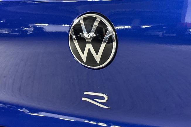 VOLKSWAGEN Golf Photo 22
