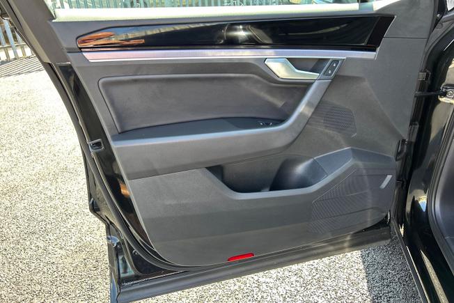 VOLKSWAGEN Touareg Photo 41