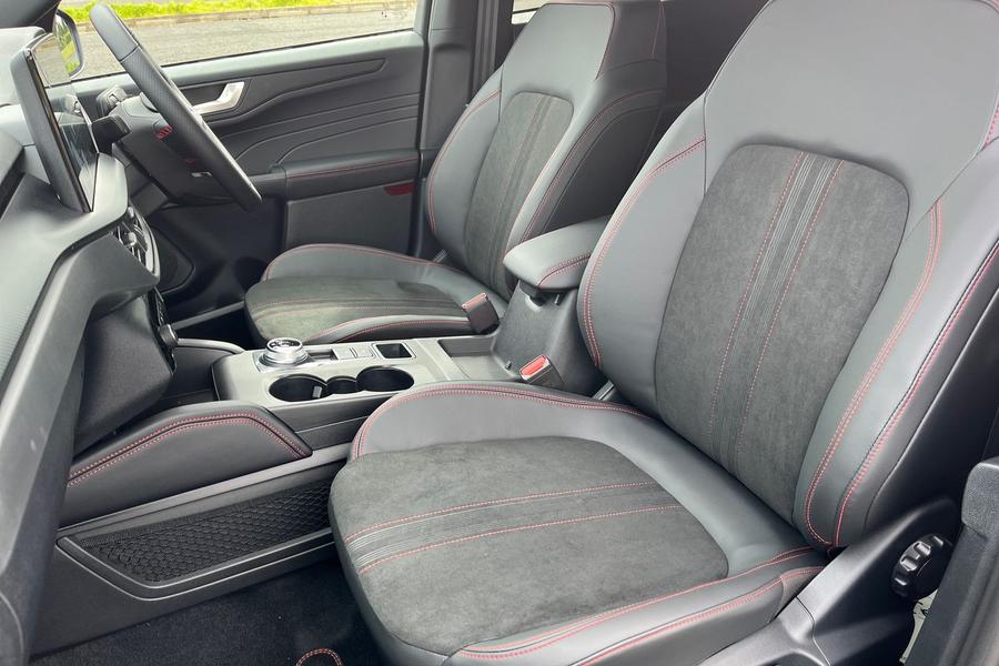Ford KUGA Photo autoimg-e2fcd38c2a3c9ee9f845cbade7ae245ee1fc777b.jpg