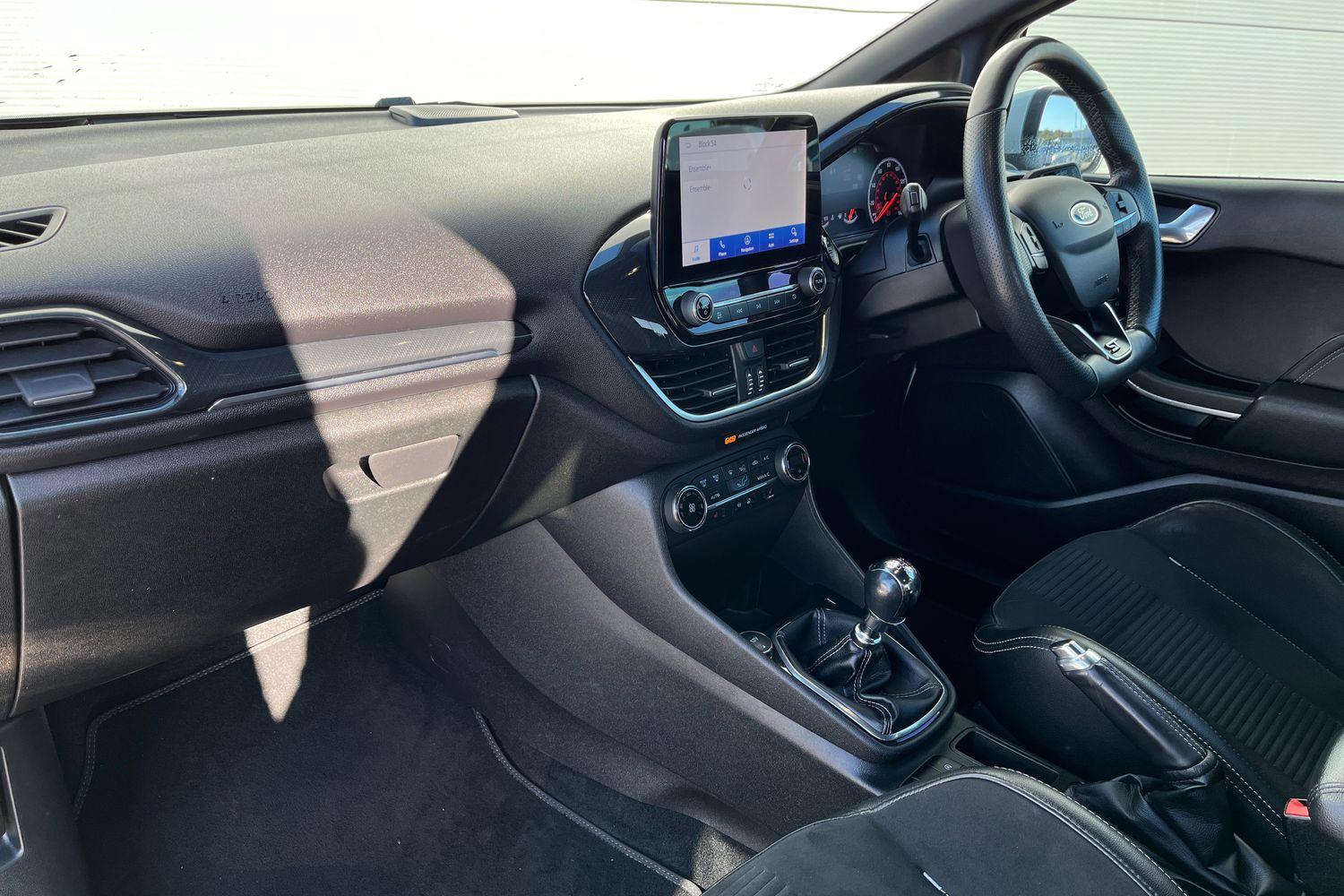 Ford FIESTA Photo 17
