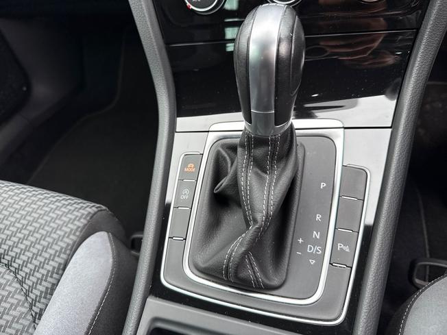 VOLKSWAGEN Golf Photo 31