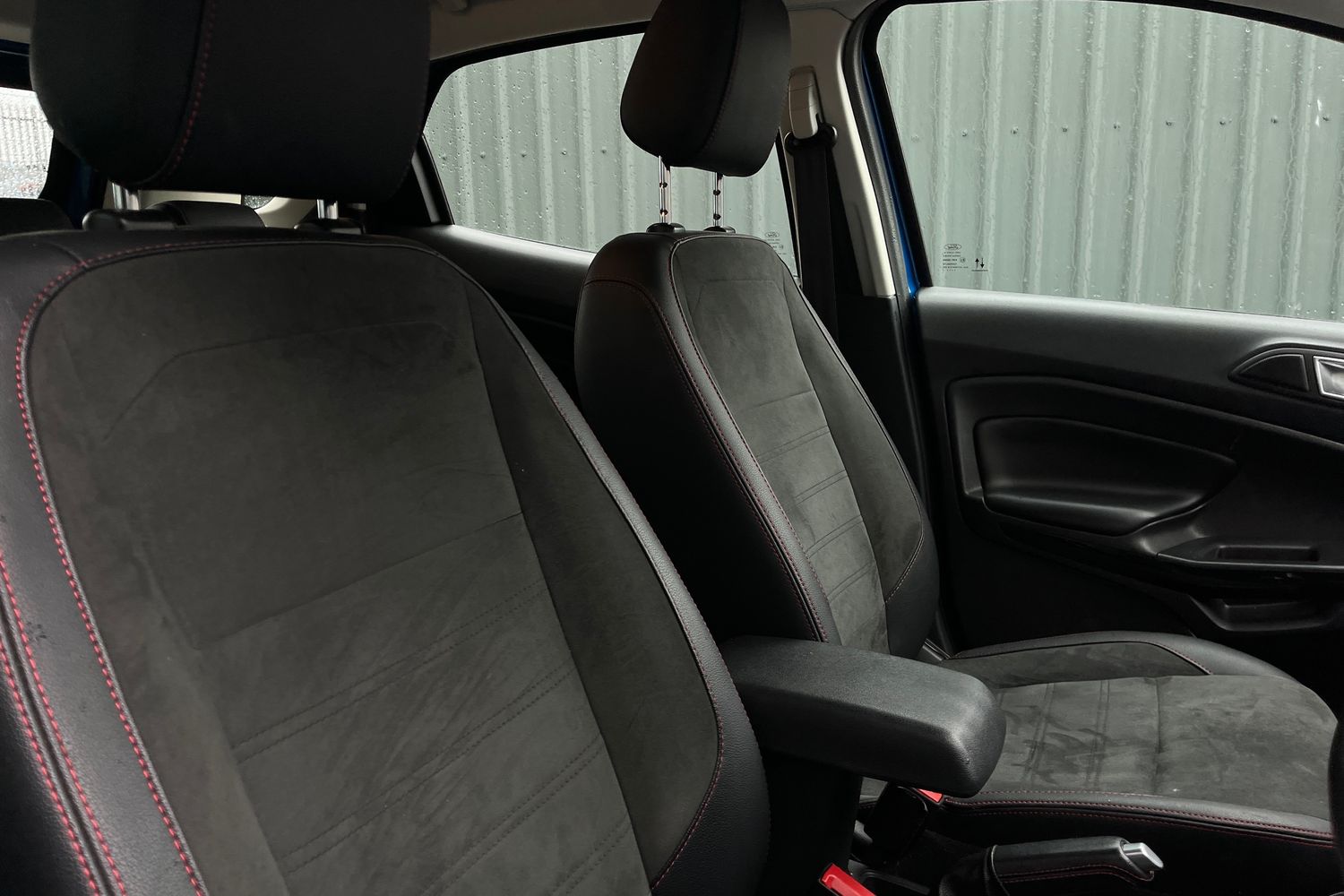 Ford ECOSPORT Photo 16