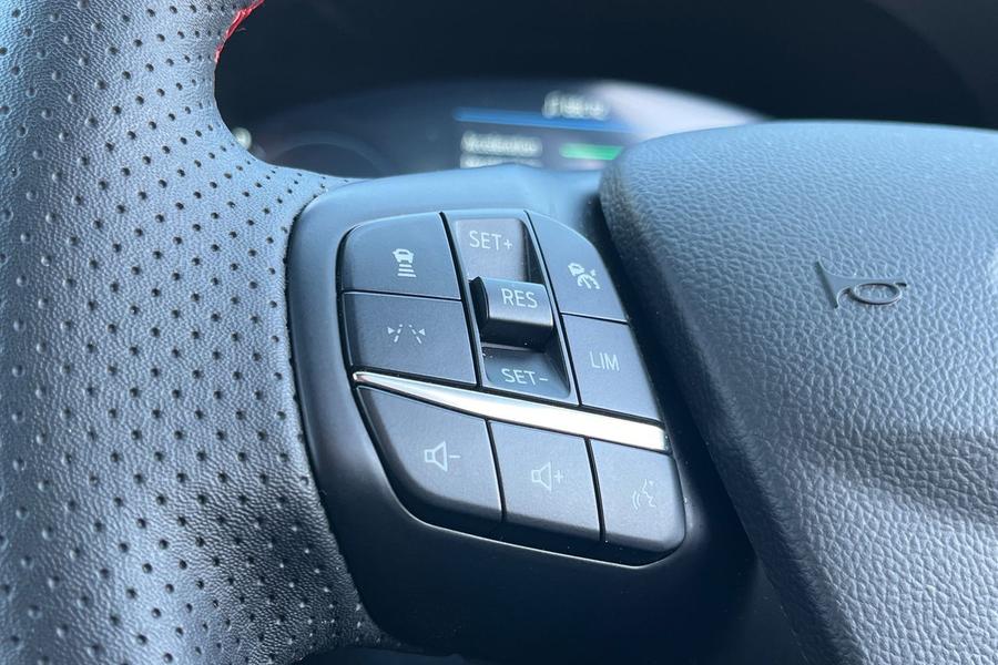 Ford KUGA Photo autoimg-e30dc8aa069319f721c3be2b7c52ad90225c8506.jpg
