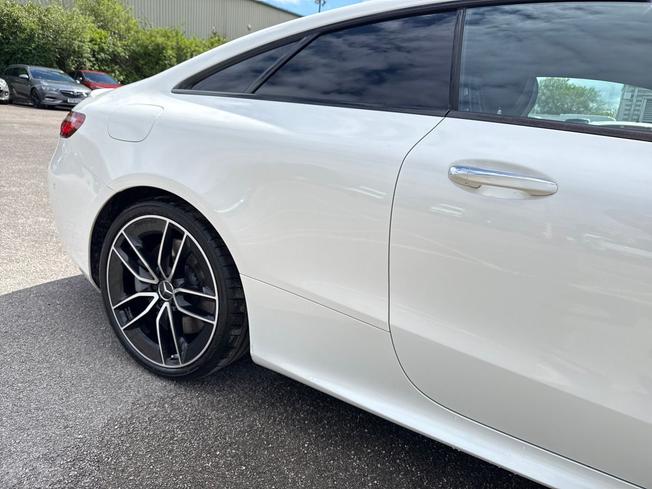 MERCEDES-BENZ E Class Photo 25