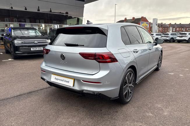 VOLKSWAGEN Golf Photo 24