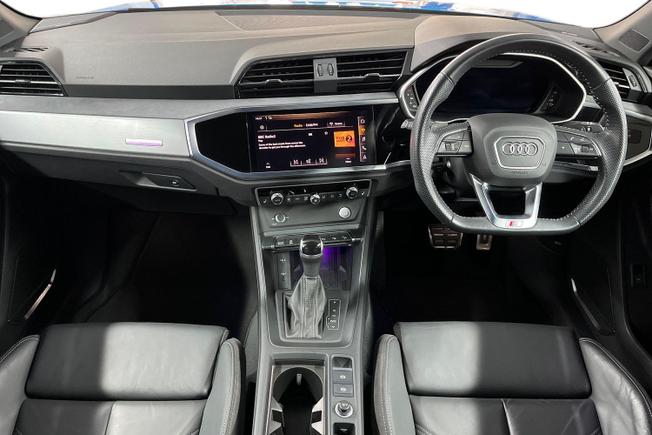 AUDI Q3 Photo 10