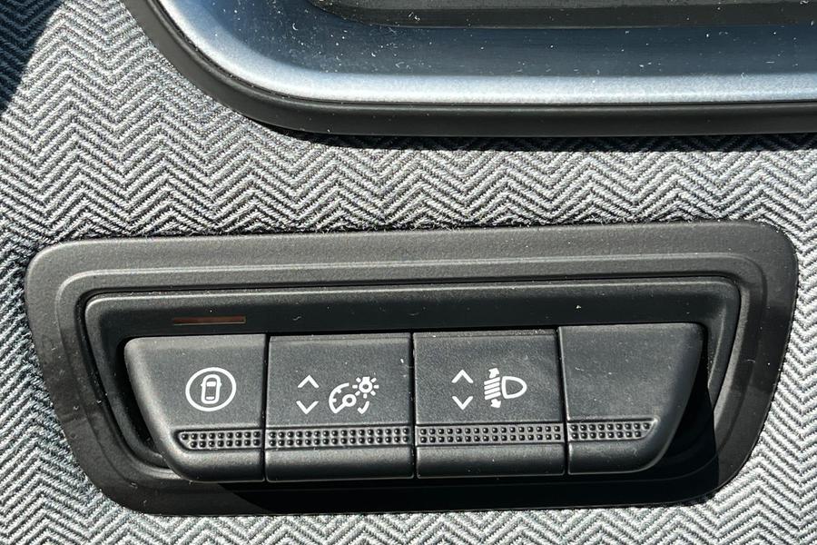 Renault CLIO Photo autoimg-e31f77523184853a64cb9810871851b9de2c2820.jpg