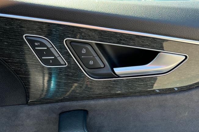 AUDI Q8 Photo 51