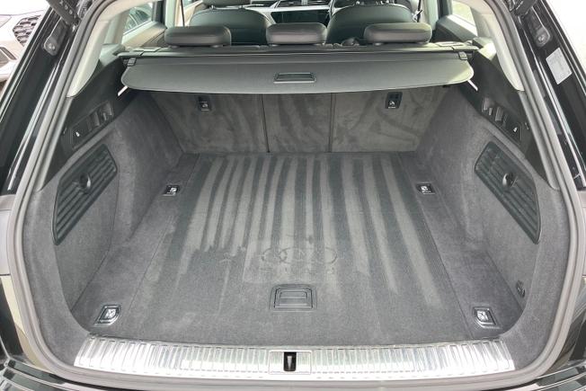 AUDI e-tron Photo 12