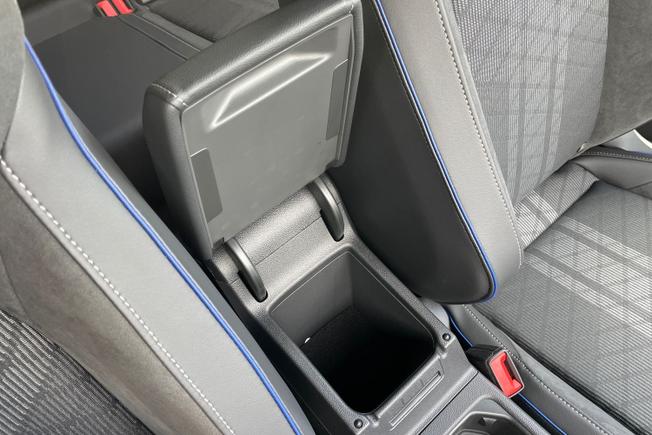 VOLKSWAGEN Golf Photo 44
