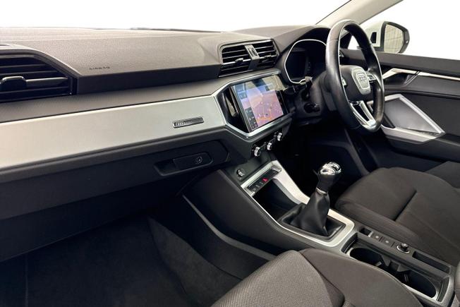 AUDI Q3 Photo 2