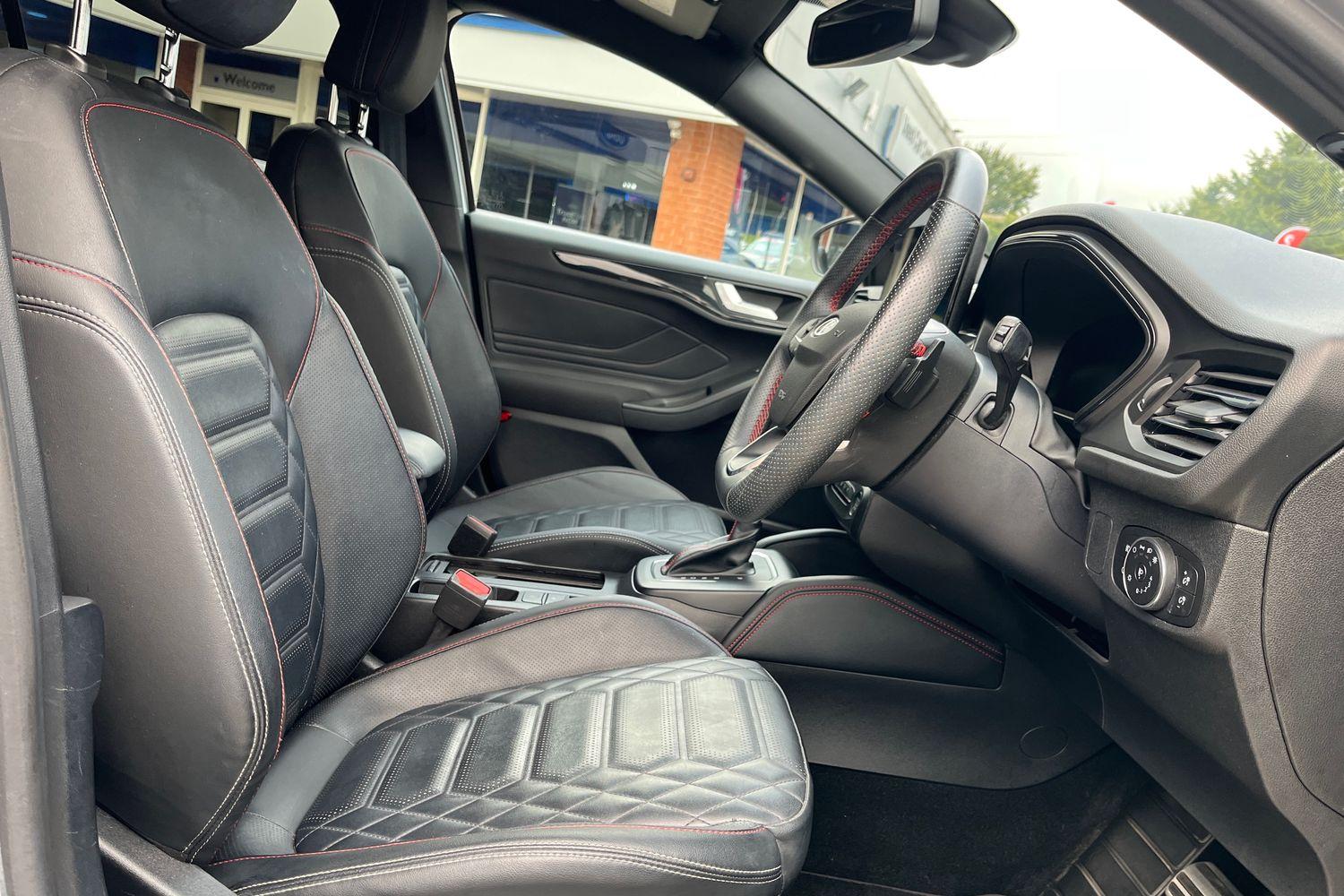 Ford FOCUS Photo 16