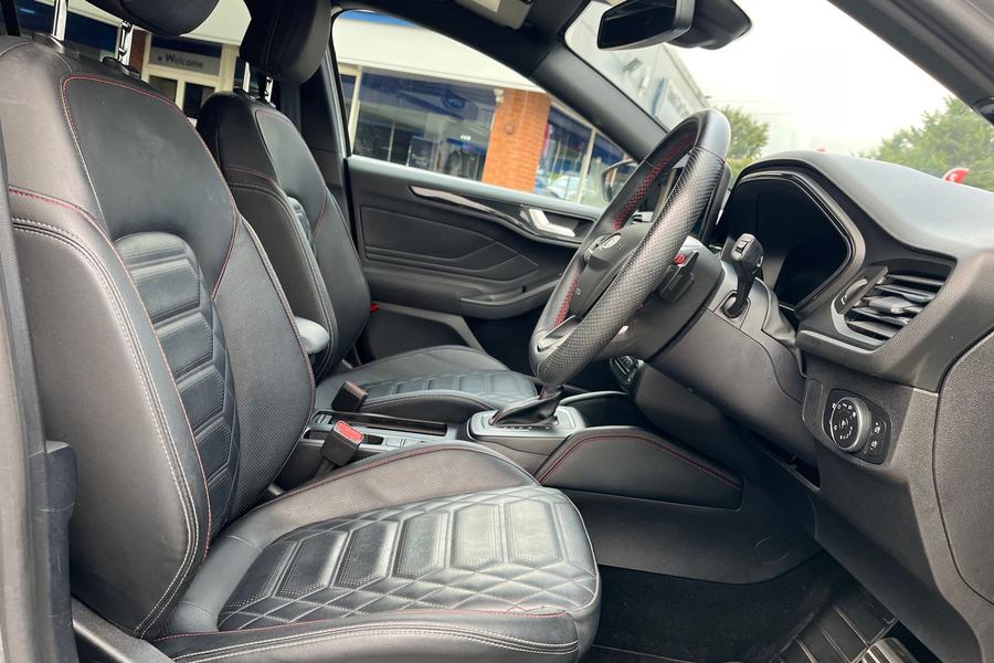 Ford FOCUS Photo autoimg-e326ef18834ac38d59040151ae39d3ac06a08fd5.jpg