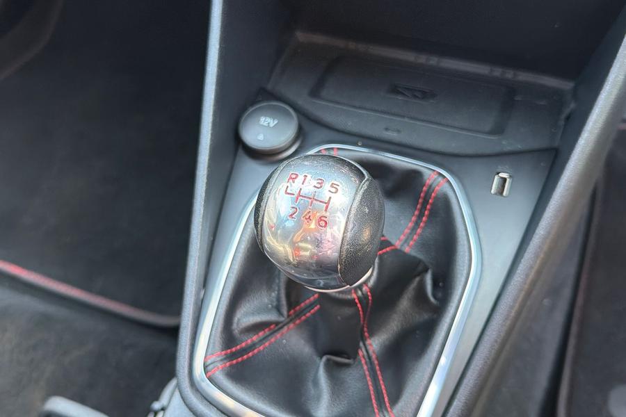 Ford FIESTA Photo autoimg-e32847688a94f5d923186499d16afe460ba28421.jpg