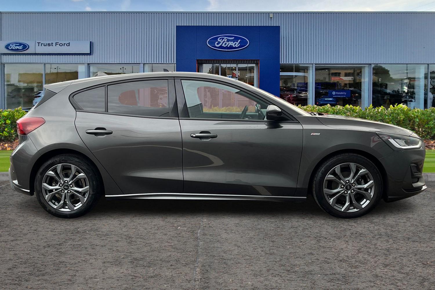 Ford FOCUS Photo 2