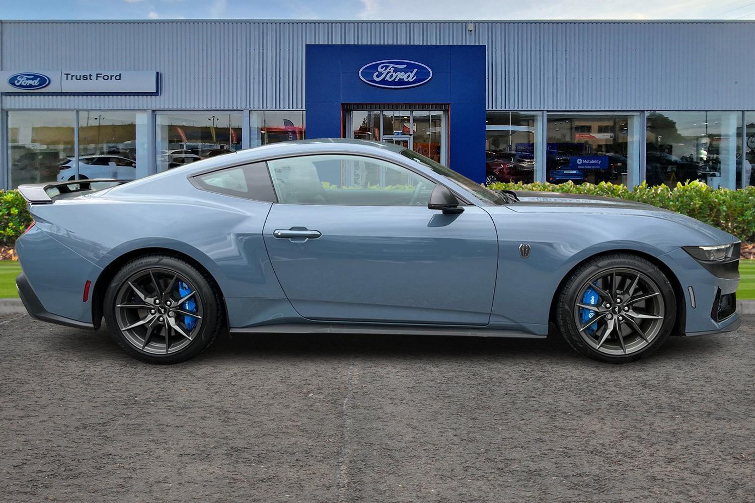 Ford Mustang Photo 2