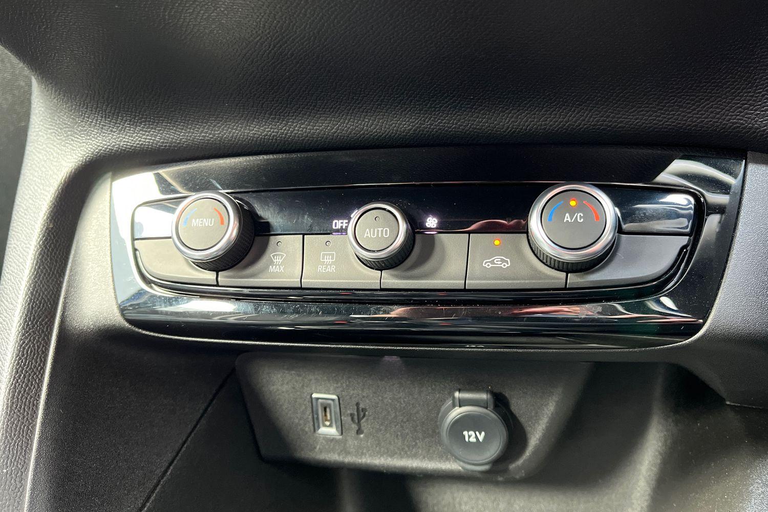 Vauxhall CORSA Photo 21