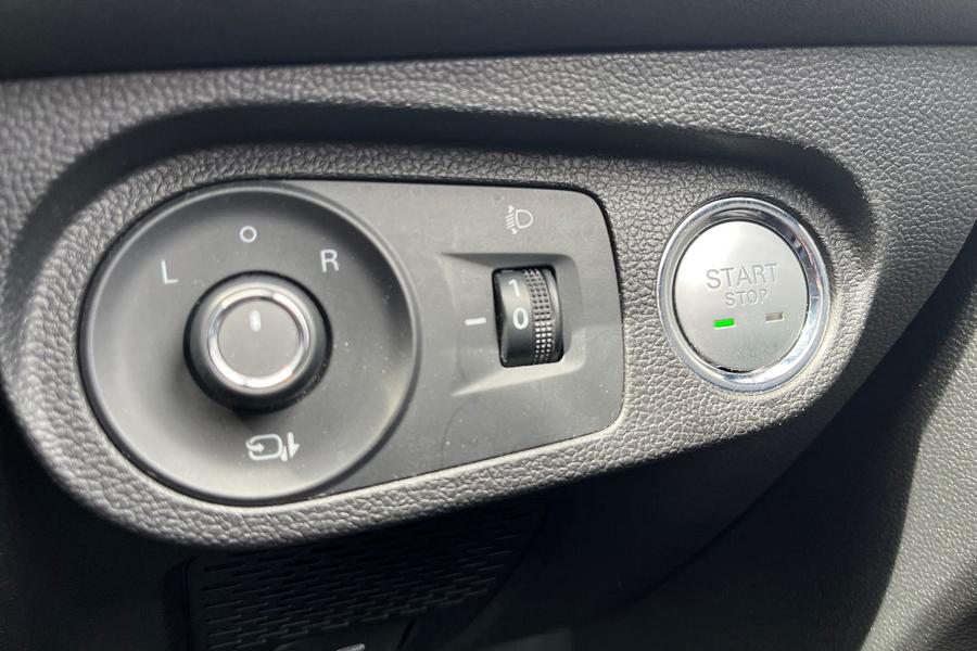 MG MG5 Photo autoimg-e330db9ed44a0534e41ae95d22f4abb5a29c43fa.jpg