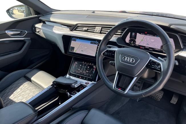 AUDI E-Tron S Photo 6