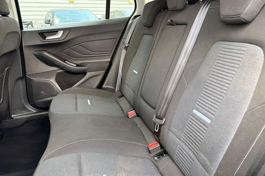 Ford Focus Photo autoimg-e33a72f70e2e6b50aa3a433849f36a907490db3b.jpg