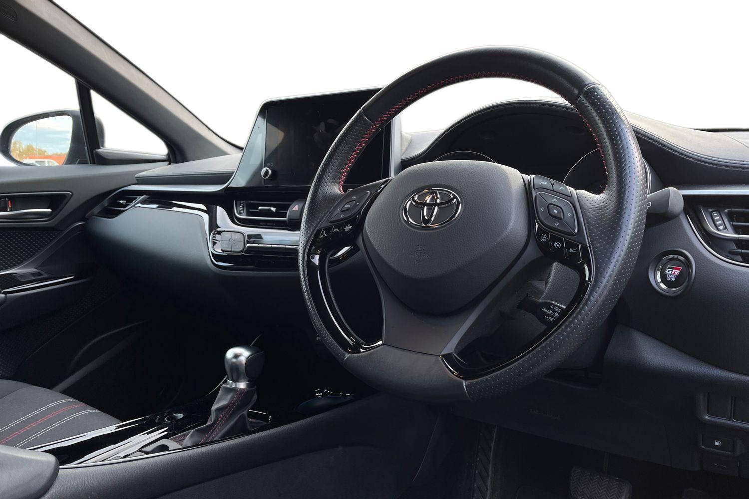 Toyota C-HR Photo 8