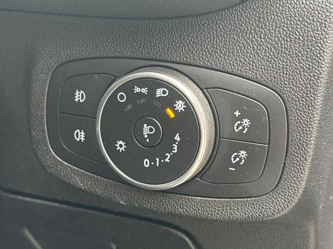 FORD Fiesta Photo 51