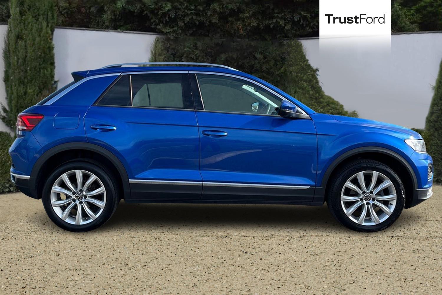 Volkswagen T-ROC Photo 2