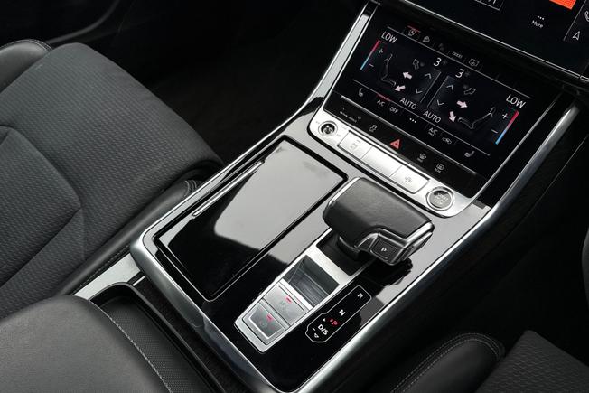 AUDI Q8 Photo 35