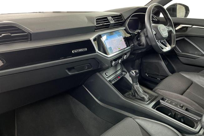 AUDI Q3 Photo 2