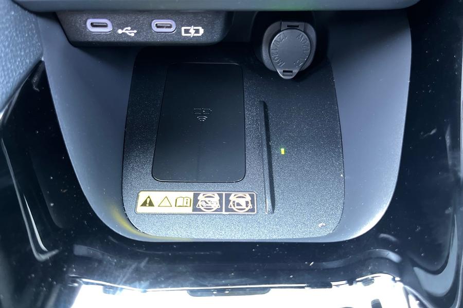 Toyota YARIS Photo autoimg-e34efd94cc4b4f95ba7a2904a9083ef434d6c261.jpg