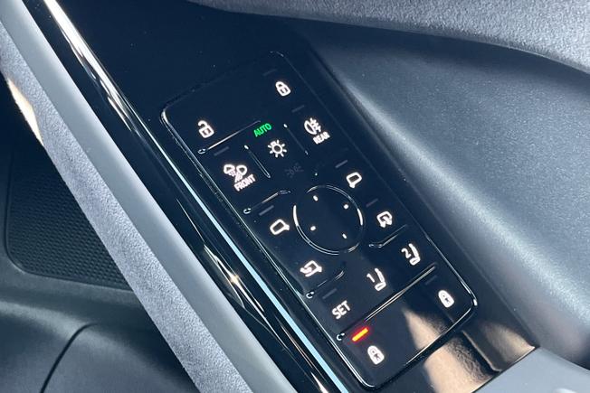 AUDI Q6 e-tron Photo 32