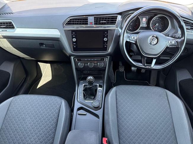 VOLKSWAGEN Tiguan Photo 10
