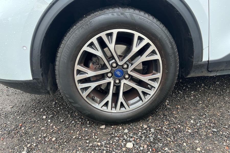 Ford KUGA Photo autoimg-e355eecf4ca4e93a2c3d5b1f1a3bf5a693aab280.jpg