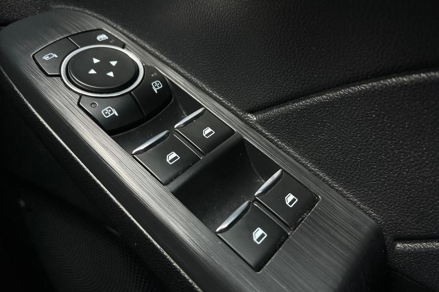 Ford Kuga Photo autoimg-e35a0dfd2ed9f447e505ffd3d6e6c4d7cd1f51cc.jpg