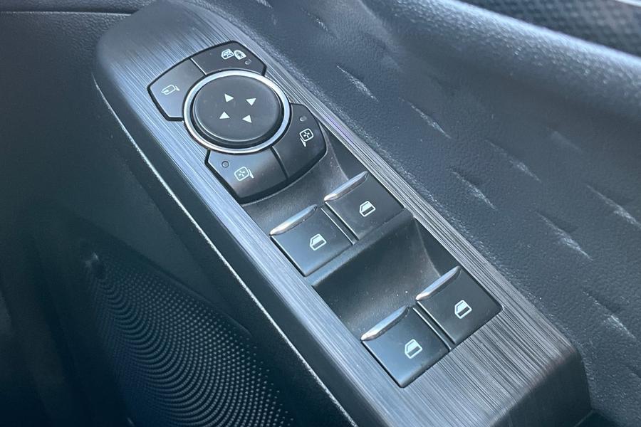 Ford KUGA Photo autoimg-e35d0b9683c34c645961b3ac77229347e4345491.jpg
