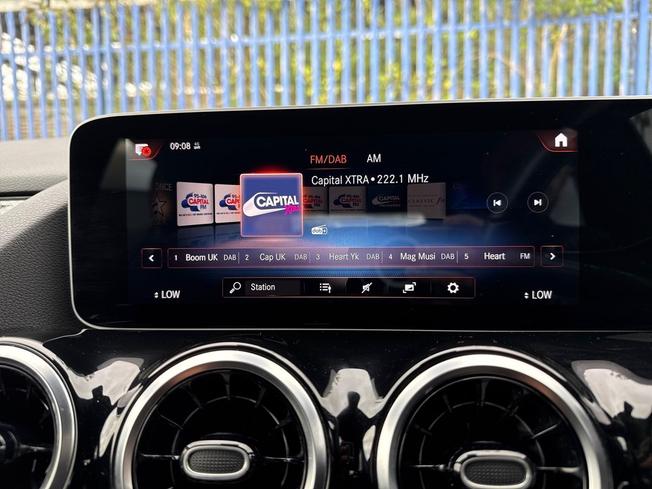 Mercedes-Benz GLA Photo 34