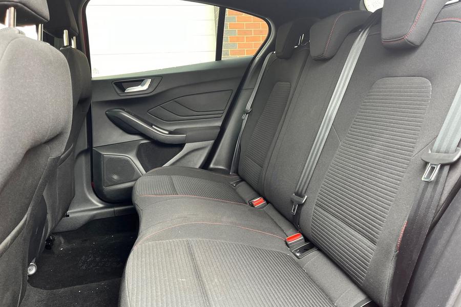 Ford FOCUS Photo autoimg-e364af918cc27ff8d71a200a4d018bb742a9a6e3.jpg