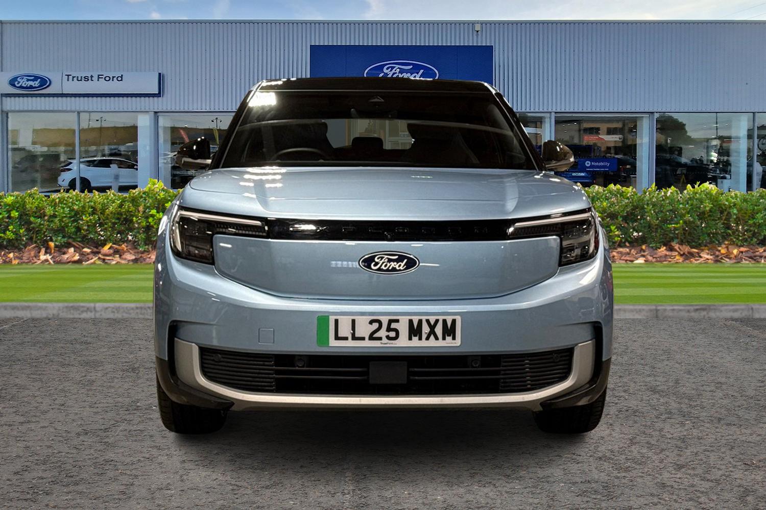 Ford Explorer Photo 5