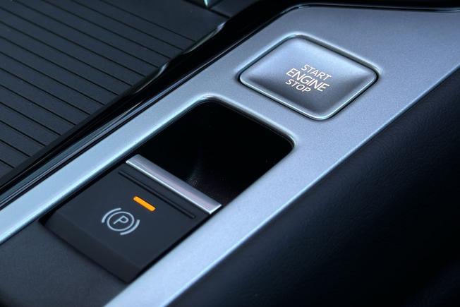 VOLKSWAGEN Passat Photo 26