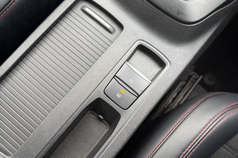 Ford KUGA Photo autoimg-e371cad179b9bfb1913c95b7a80cee5a68e11827.jpg