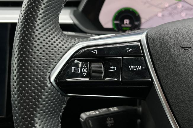 AUDI e-tron Photo 16