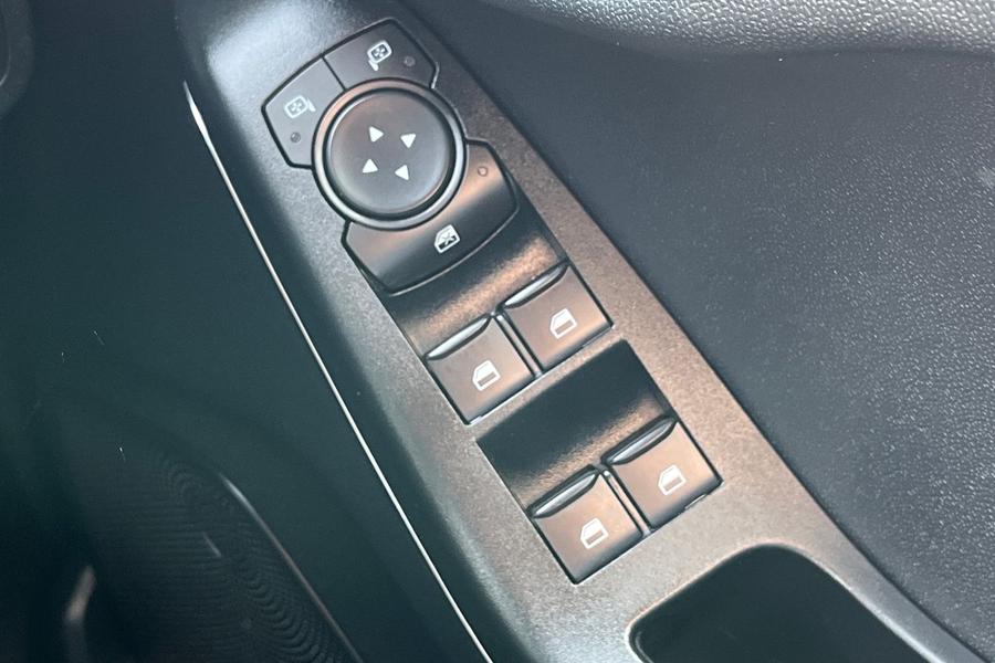 Ford FIESTA Photo autoimg-e37accd8c27f44d23265bd8fbc3a7a20023ba25b.jpg